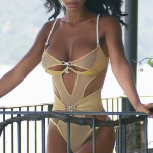 Zlaté body Gilded beauty